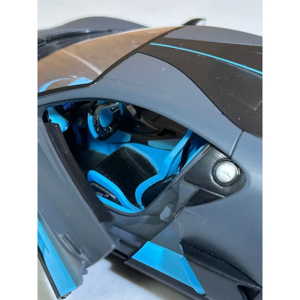 1:18 Diecast Car Bugatti Divo Matte Gray/Black/Blue Special Edition